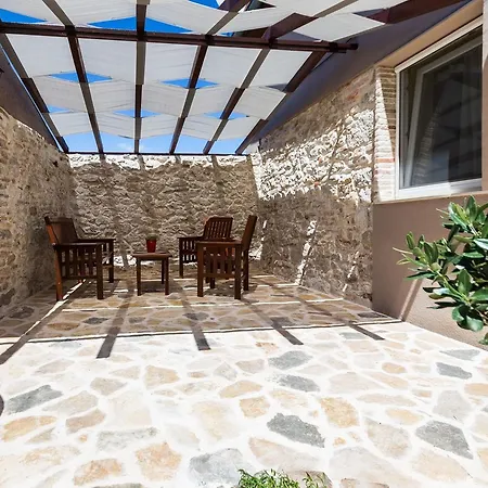 Kruljac 2br Holiday House Apartment *