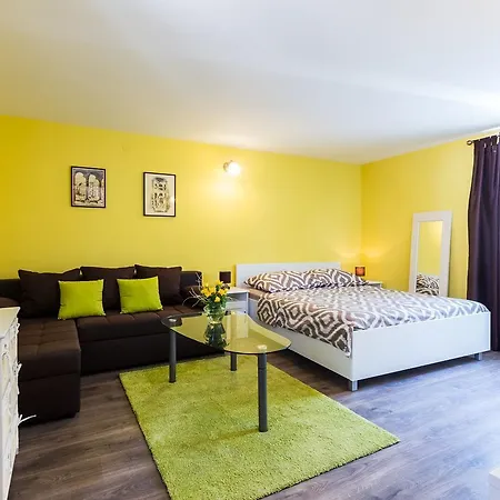 Kruljac 2br Holiday House Apartment *