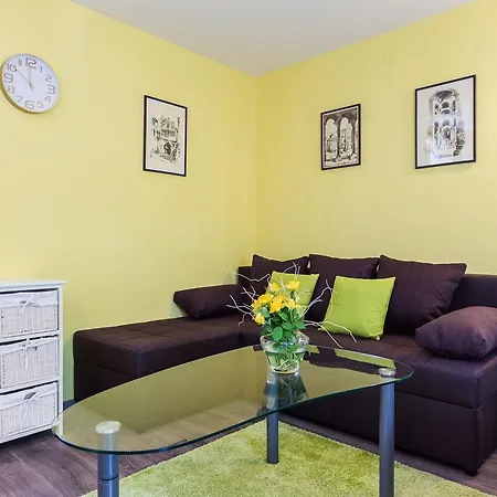 Apartman Kruljac 2br Holiday House
